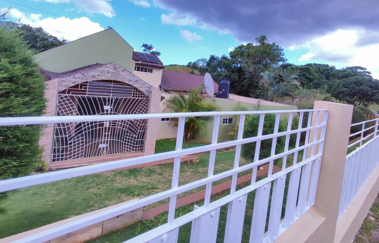 Gables Vacation Rentals With Private Gated Parking Onsite Knockpatrick Exterior photo