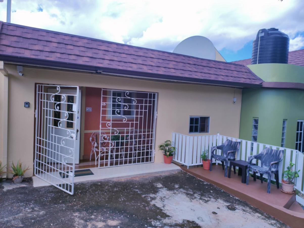 Gables Vacation Rentals With Private Gated Parking Onsite Knockpatrick Exterior photo