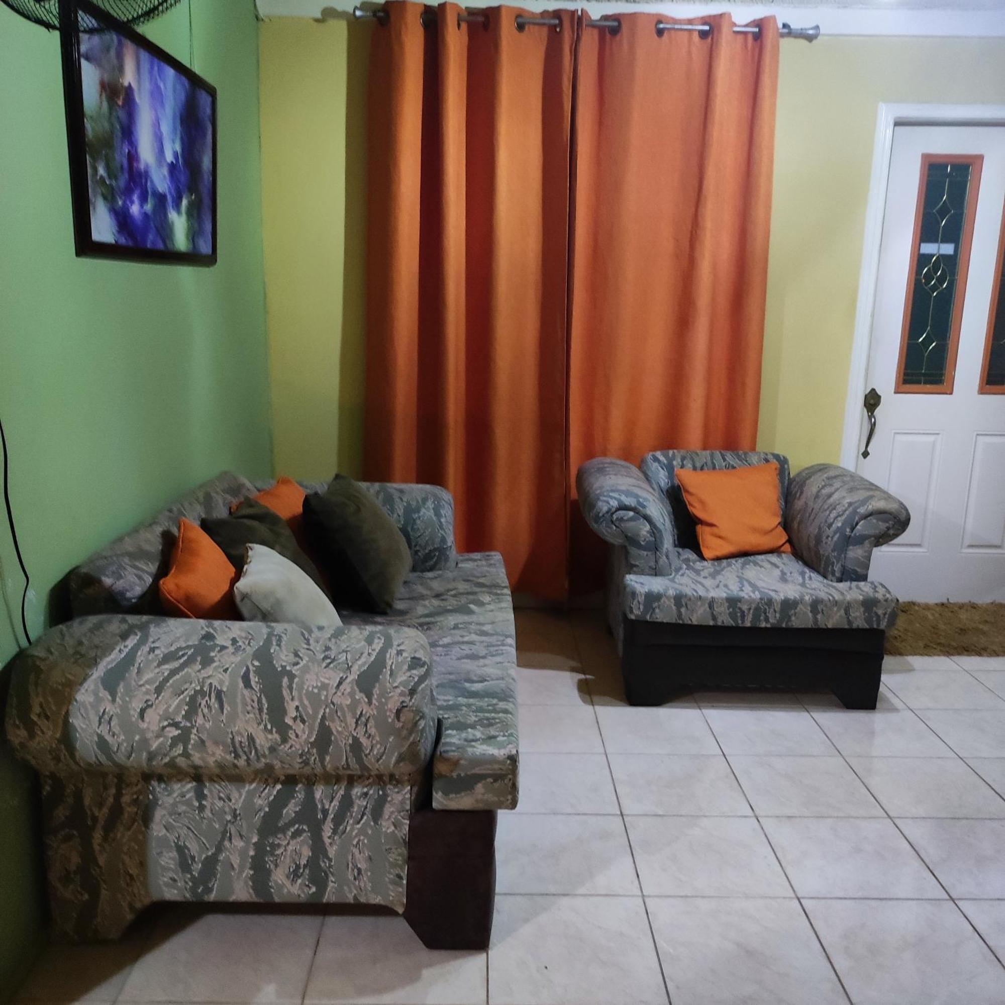 Gables Vacation Rentals With Private Gated Parking Onsite Knockpatrick Exterior photo
